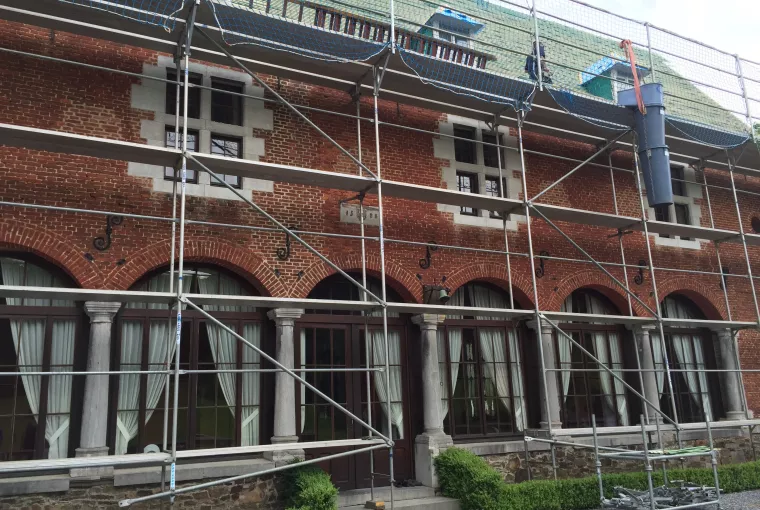 Restauration d'un magnifique château à Tihange